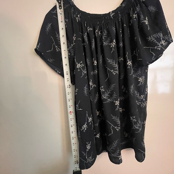 Loft Outlet SZ M Elastic Neckline Short Sleeve Blouse - Picture 2 of 10